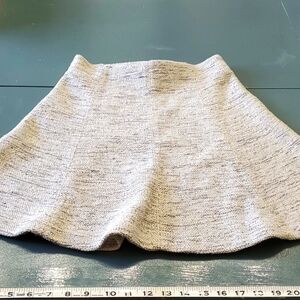Ann Taylor, Loft skirt Elastic waist. XSP. Fit and flair. Gray white black tweed
